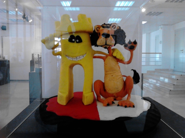 I find this so adorable: a castle and a lion, made of plasticine, arm-in-arm waving! If you don't get it, this represents the region, Castilla y Leon (castle and lion), the region Soria is in! This aww-inducing delight greeted us as we entered the Plasticine Exhibition. 